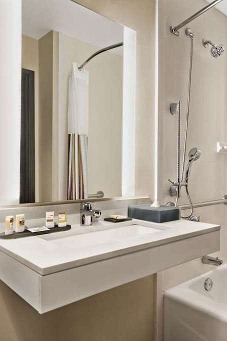 Hotel La Quinta Inn & Suites by Wyndham San Bernardino photo 3