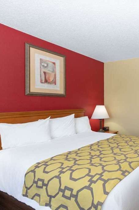 Hotel Baymont by Wyndham Fort Dodge photo 1