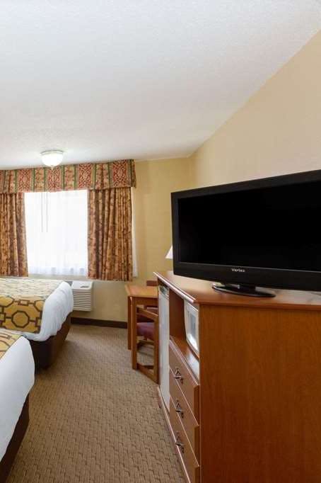 Hotel Baymont by Wyndham Fort Dodge photo 2