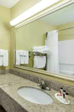 Hotel Baymont Inn Suites Fort Dodge photo 3
