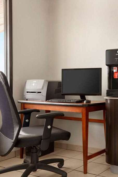 Hotel Howard Johnson by Wyndham Harrisonburg photo 4