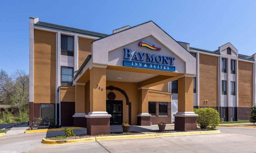 Baymont I S Lawrence