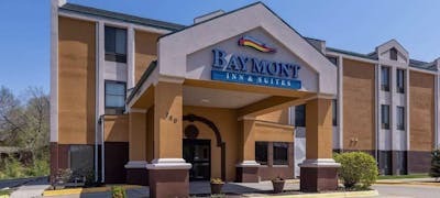 Baymont I S Lawrence