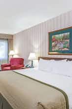 Hotel Baymont Louisville Airport S photo 1