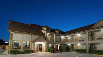 Howard Johnson by Wyndham San Marcos