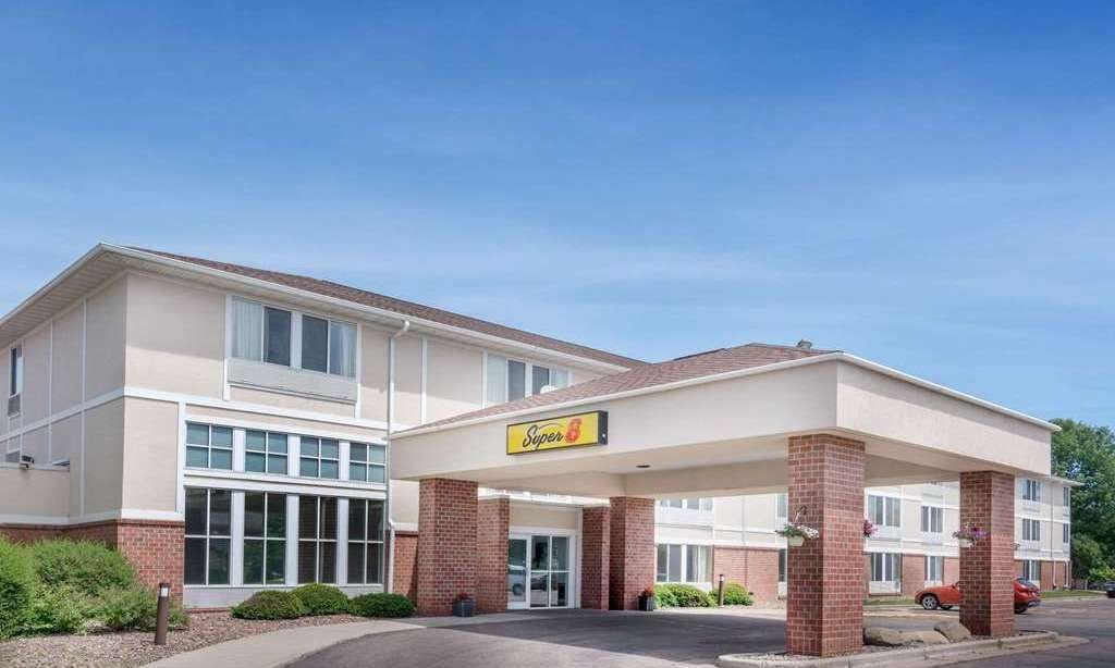 Super 8 by Wyndham Menomonie WI