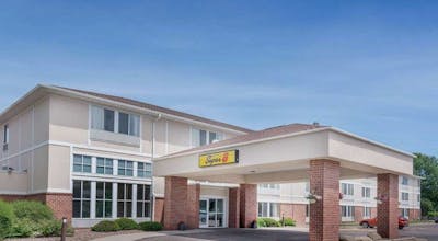 Super 8 by Wyndham Menomonie WI