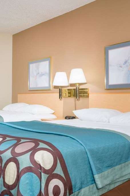 Hotel Super 8 by Wyndham Menomonie WI photo 1