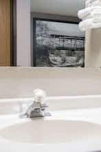 Hotel Super 8 by Wyndham Menomonie WI photo 4