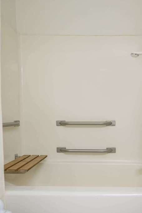 Hotel Super 8 by Wyndham Menomonie WI photo 3