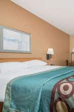 Hotel Super 8 by Wyndham Menomonie WI photo 2