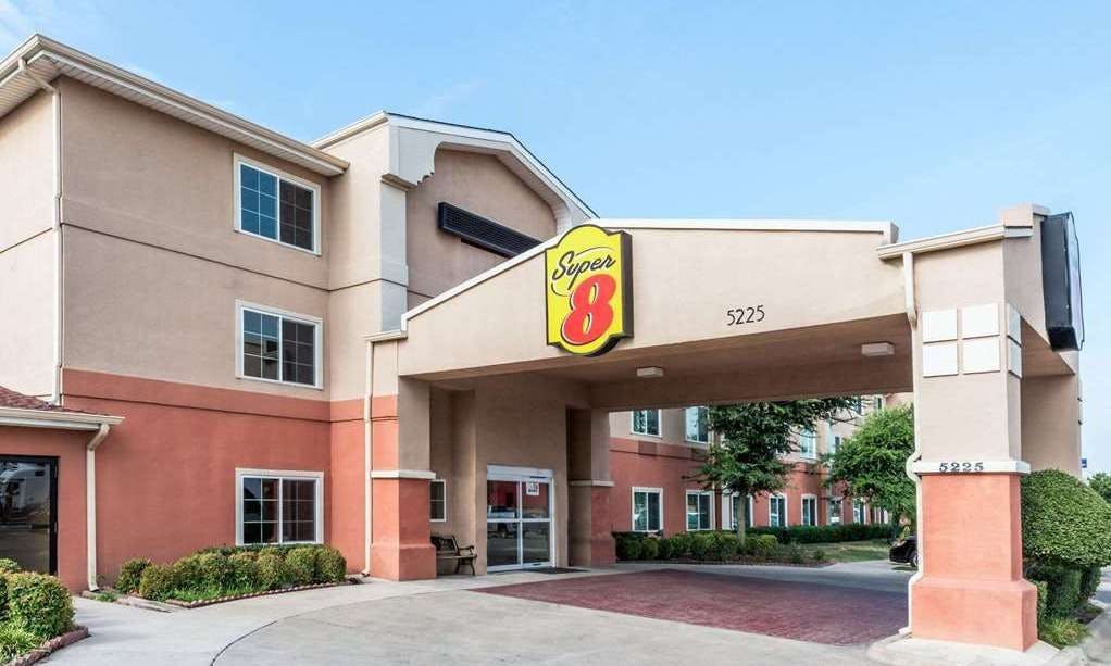 Super 8 by Wyndham Fort Worth North