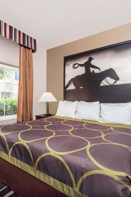 Hotel Super 8 by Wyndham Fort Worth North photo 1