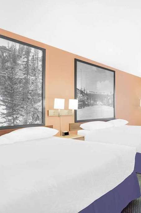 Hotel Ramada Cranbrook BC photo 3