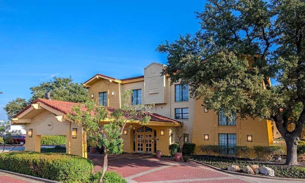 La Quinta Inn by Wyndham San Antonio I-35 N at Toepperwein