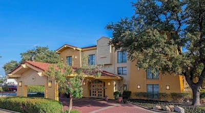 La Quinta Inn by Wyndham San Antonio I-35 N at Toepperwein
