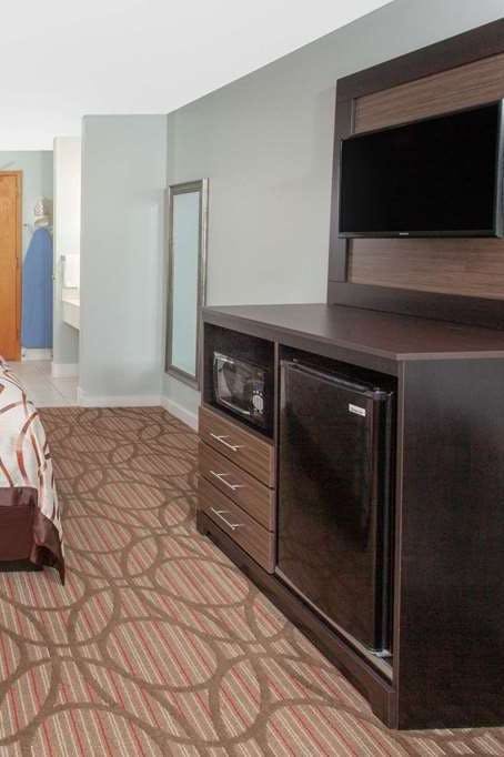 Hotel Baymont by Wyndham Grand Haven photo 3