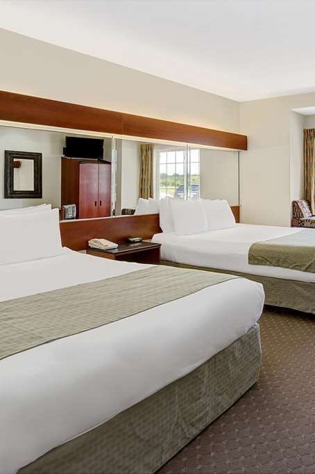 Hotel Microtel Inn & Suites by Wyndham Indianapolis Airport photo 2