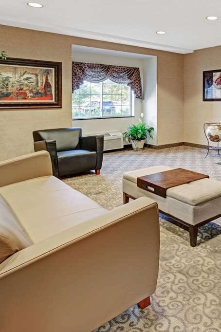 Hotel Microtel Inn & Suites by Wyndham Indianapolis Airport photo 3