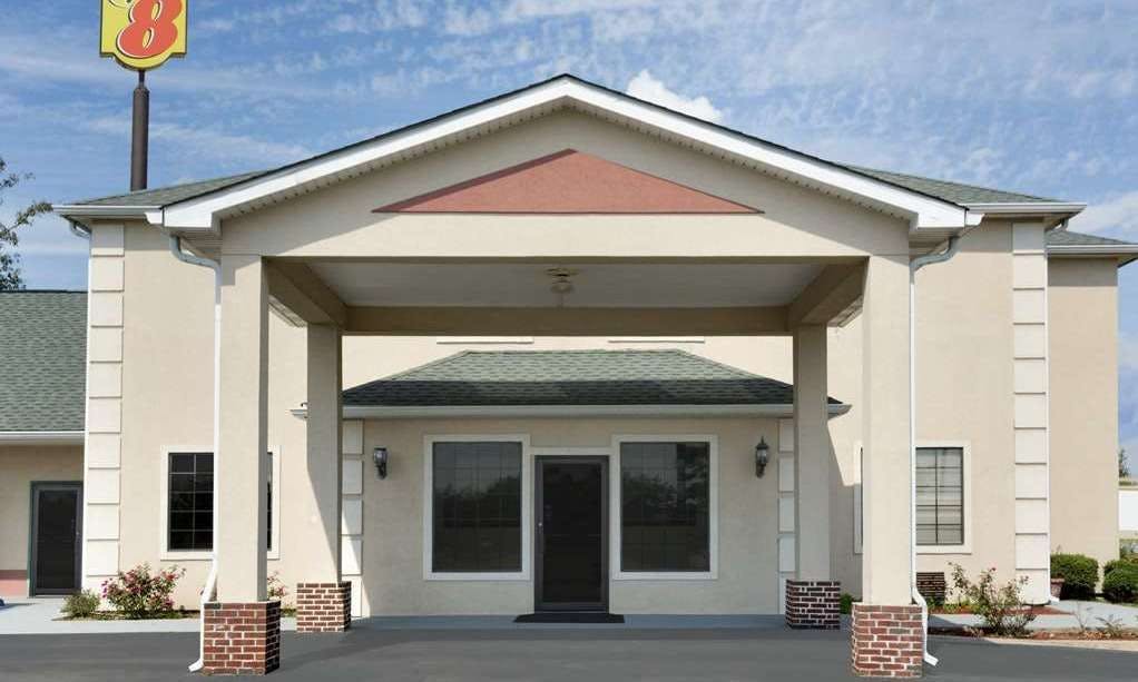 Super 8 Chatsworth/Dalton