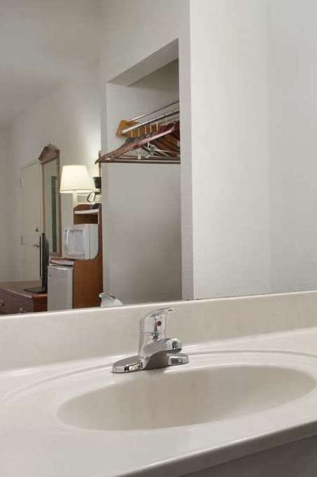 Hotel Super 8 Chatsworth/Dalton photo 3