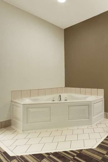 Hotel Super 8 Chatsworth/Dalton photo 4