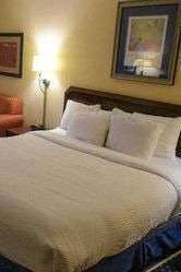 Hotel Wyndham Garden Fort Wayne photo 1