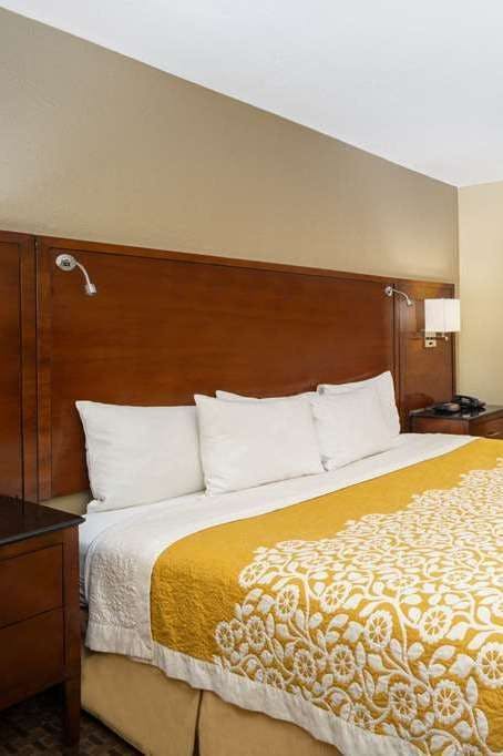 Hotel Days Inn by Wyndham Thomaston photo 1