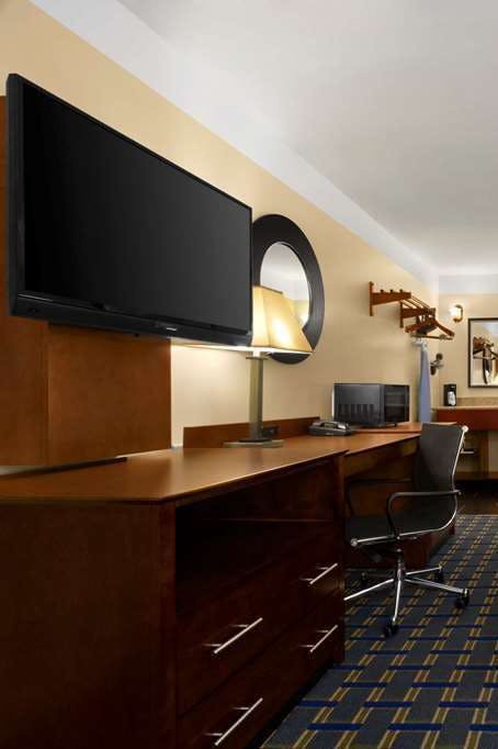 Hotel Days Inn by Wyndham Fultondale photo 2