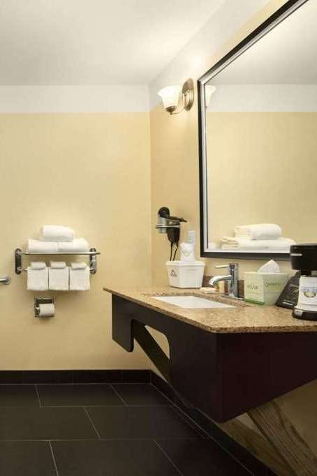 Hotel Days Inn by Wyndham Fultondale photo 4