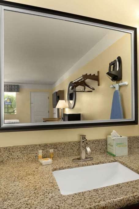 Hotel Days Inn by Wyndham Fultondale photo 3