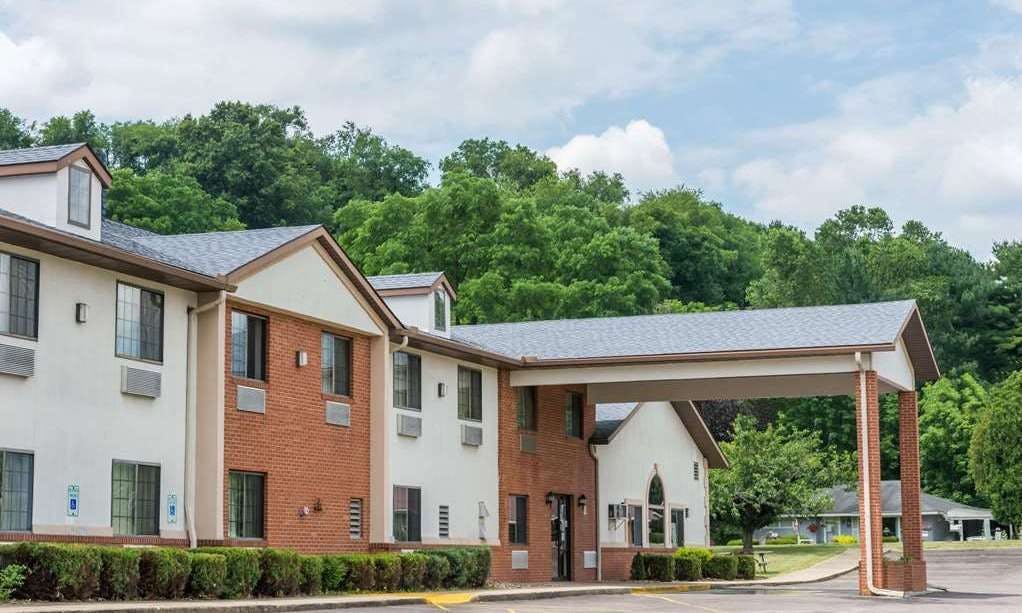 Super 8 Coshocton Roscoe Vil