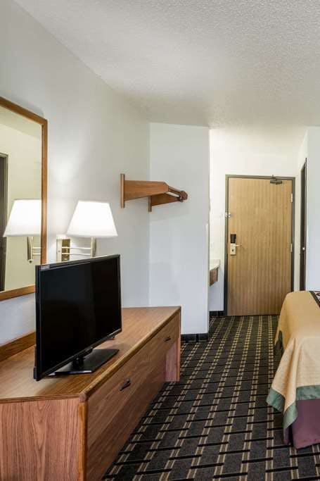 Hotel Super 8 Coshocton Roscoe Vil photo 3