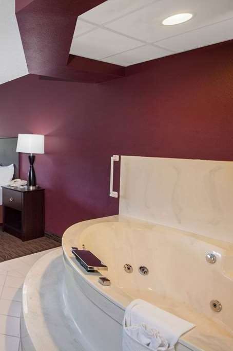 Hotel AmericInn by Wyndham Northfield photo 4