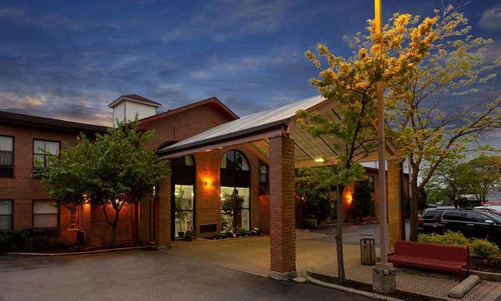 Howard Johnson by Wyndham Waukegan Great Lakes