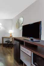 Hotel Howard Johnson by Wyndham Waukegan Great Lakes photo 3