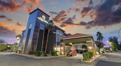 La Quinta Inn & Suites by Wyndham Phoenix I-10 West