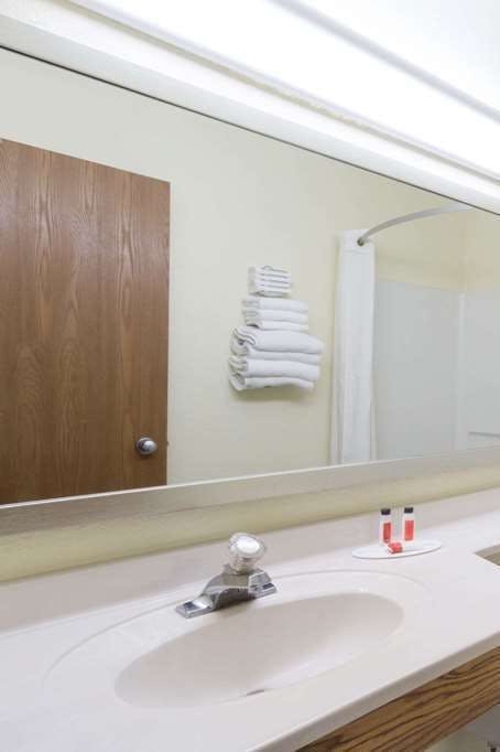 Hotel Super 8 by Wyndham Zanesville photo 5