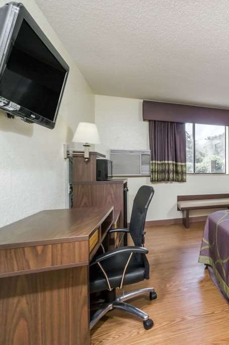 Hotel Super 8 by Wyndham Zanesville photo 2