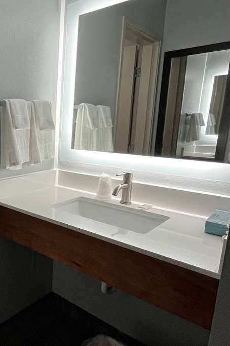 Hotel AmericInn Ladysmith photo 5