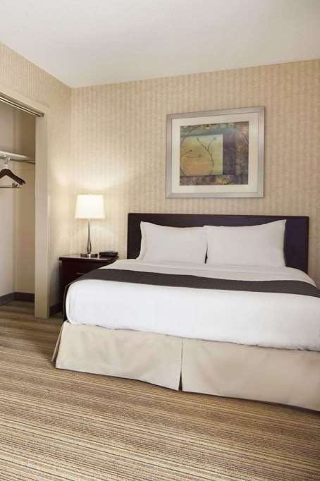 Hotel Days Inn by Wyndham Brantford photo 1