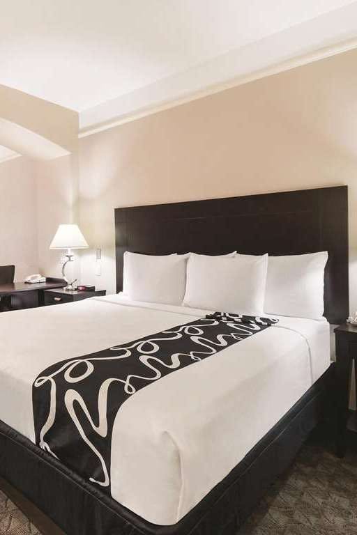 Hotel La Quinta Inn & Suites by Wyndham Pharr RGV Medical Center photo 1