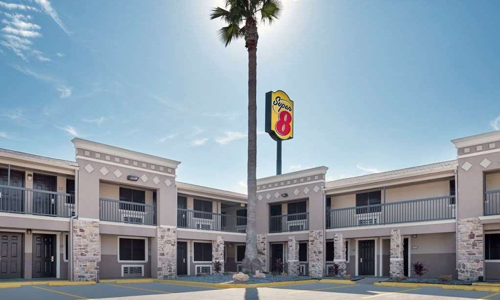 Super 8 by Wyndham McAllen/Downtown/La Plaza Mall