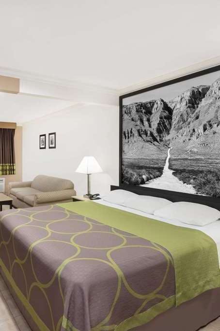 Hotel Super 8 by Wyndham McAllen/Downtown/La Plaza Mall photo 1