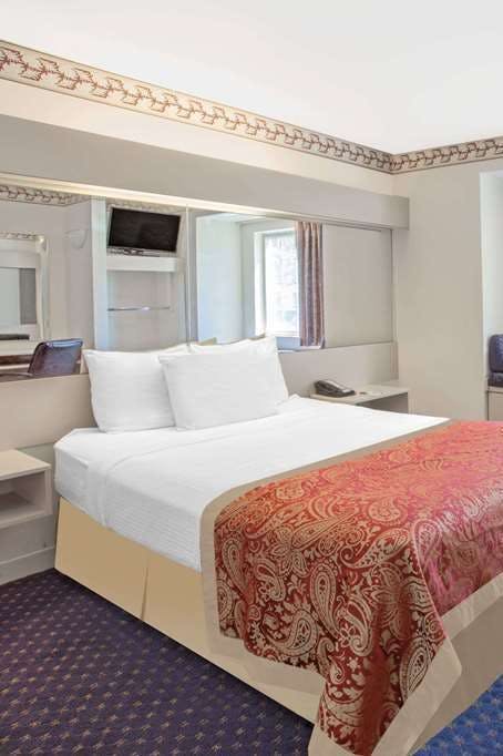 Hotel Microtel Inn & Suites by Wyndham Janesville photo 4