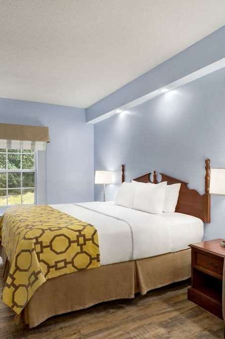 Hotel Baymont by Wyndham Henderson Oxford photo 1