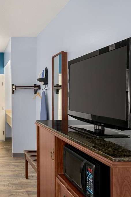 Hotel Baymont by Wyndham Henderson Oxford photo 3