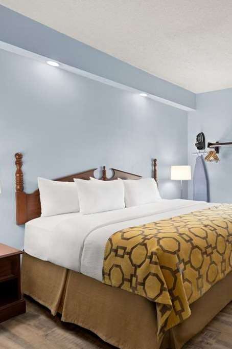 Hotel Baymont by Wyndham Henderson Oxford photo 2