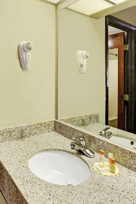 Hotel Days Inn by Wyndham Conover-Hickory photo 4