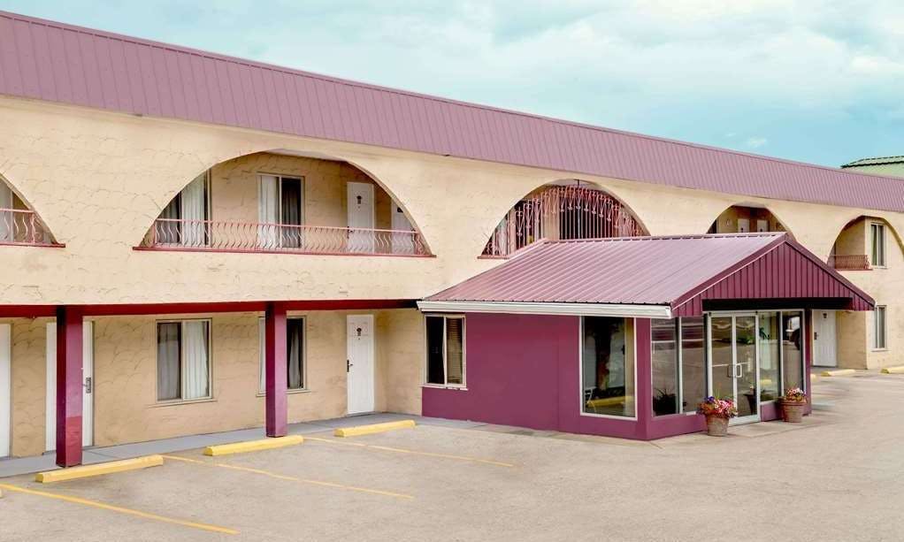 Howard Johnson by Wyndham Downtown Kamloops